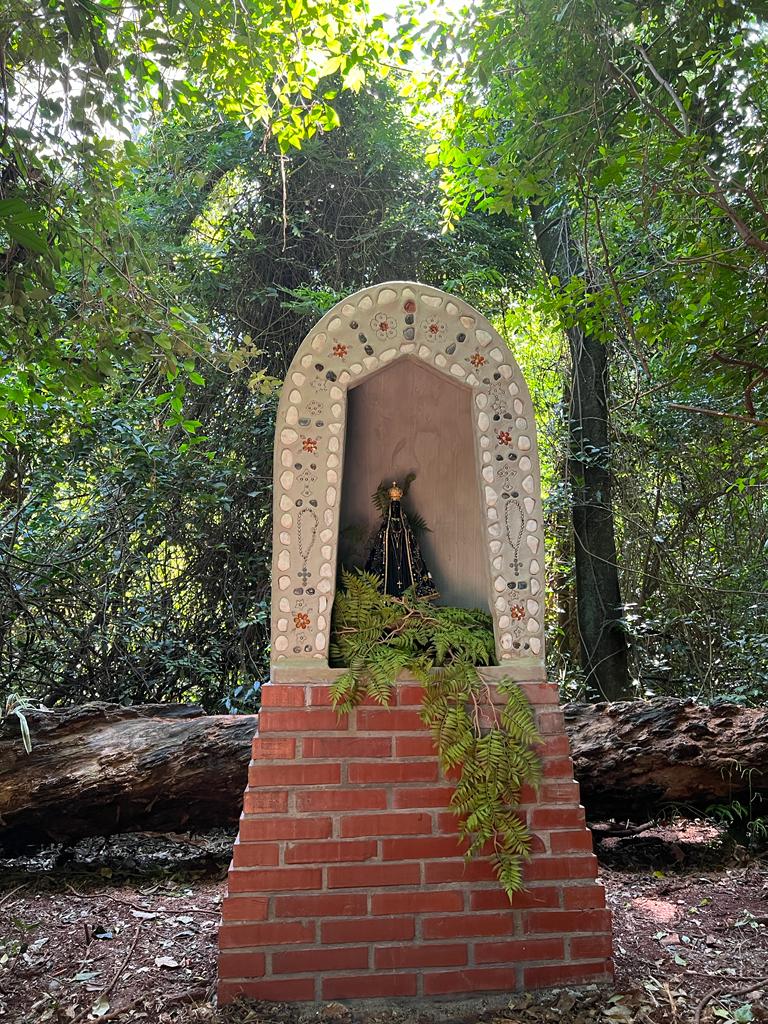 ACADESCA:A gruta da nossa senhora Aparecida está esperando por você.