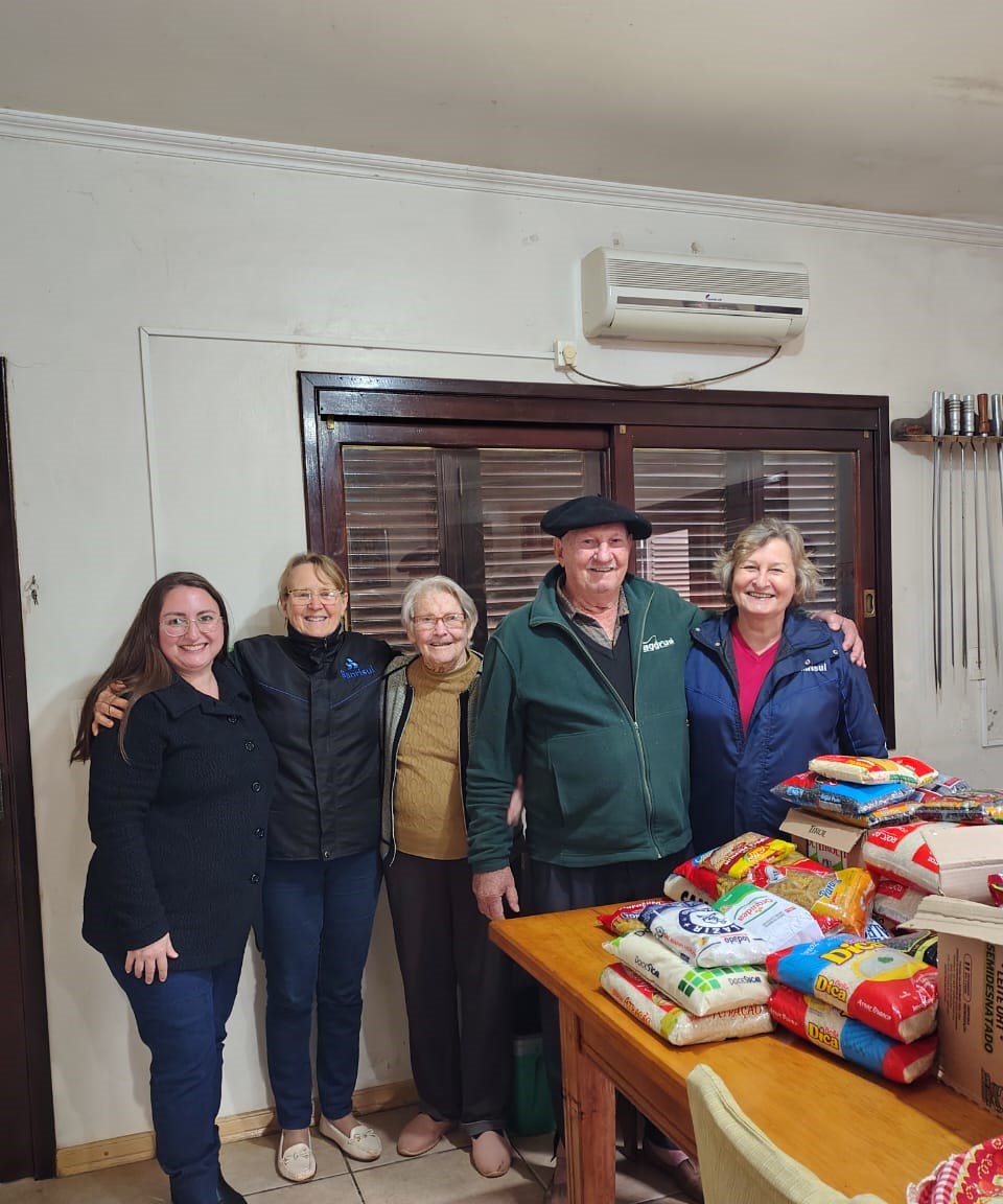 ​Aniversário solidário: APAE de Augusto Pestana recebe doação de alimentos