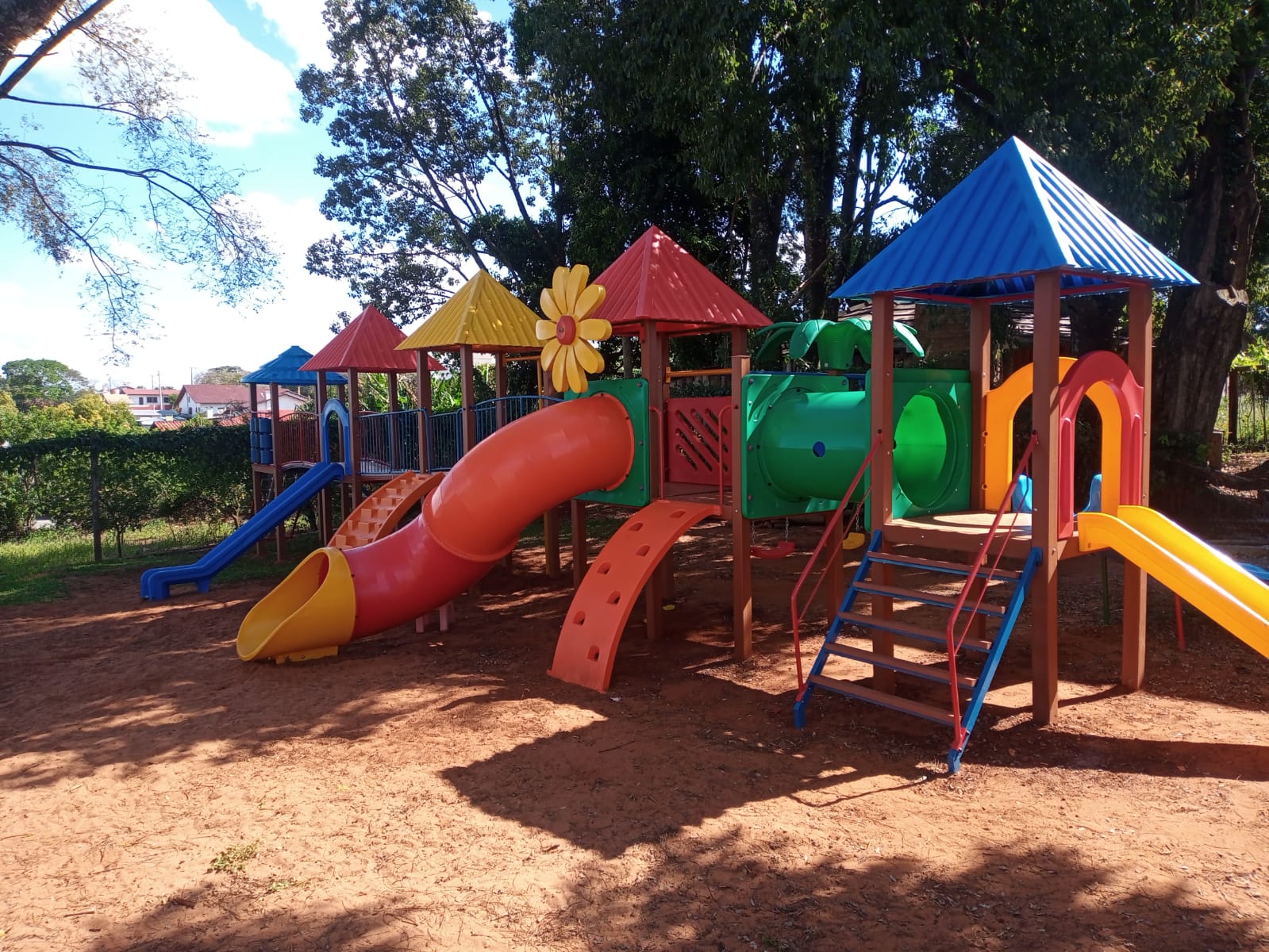 EMEI TURMA DA ESPERANÇA RECEBE NOVO PLAYGROUN