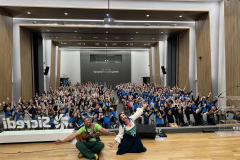 Mais de mil crianças prestigiam o lançamento do livro infantil da Sicredi das Culturas RS/MG