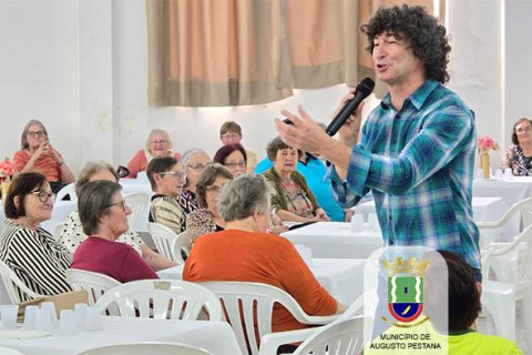Centro de Convivência de  Augusto Pestana  recebeu Palestra Show para celebrar   o Dia do Idoso