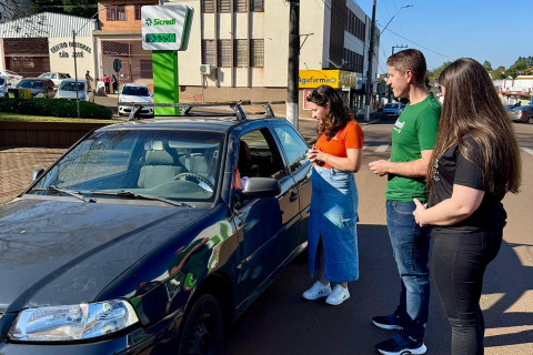 Sicredi promove ações solidárias em toda a região no Dia de Cooperar