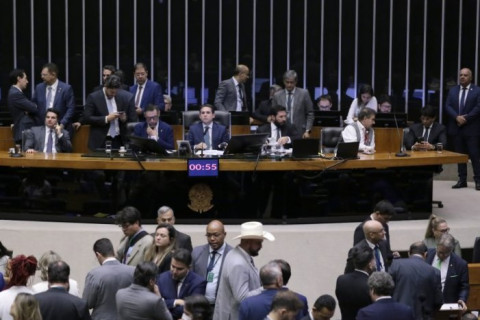 Bancada gaúcha se divide e aprova com maioria PEC da Blindagem