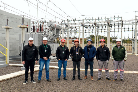 REPRESENTANTES DA SEMA VISTORIAM APLICAÇÃO DE RECURSOS DO PROGRAMA ENERGIA FORTE NO CAMPO NA SUBESTAÇÃO CERILUZ IV