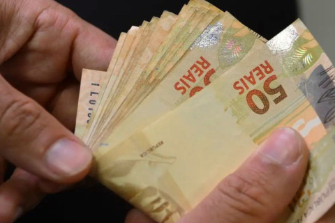 Governo antecipa pagamento do 13° salário do INSS para abril e maio; veja as datas